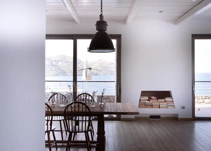 Villa Aiolos: Above The Sea, Within Agios Nikolaos